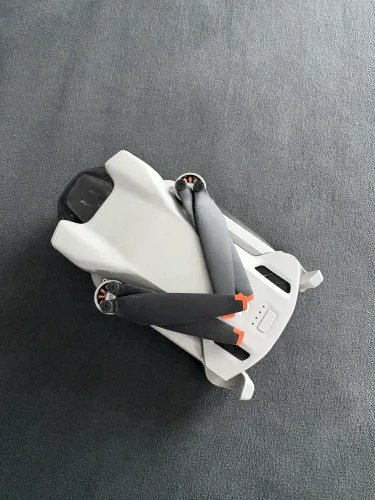 Drone DJI Mini 3 sem Tela Câmera 4K 38min 1 Bateria DJI038 -
