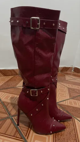 Botas de Salto, bico fino.