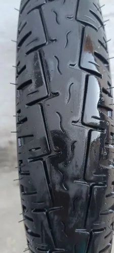 1 pneu de moto Vipal 90/90/18 sem câmera e duas câmeras 