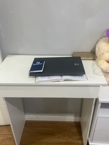 Escrivaninha para estudos com gaveta