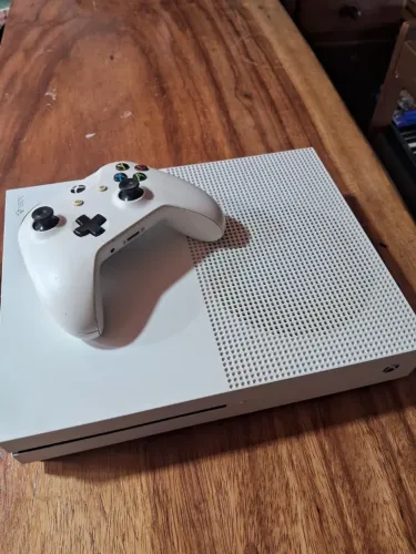 Xbox One S - em ótimo estado