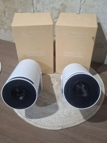 VENDO 2 PROJETORES HY300 NOVOS