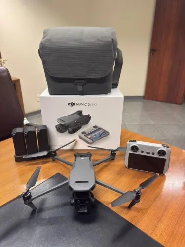 Drone DJI Mavic 3 Pro Combo Fly More + Controle DJI (Com Tela)
