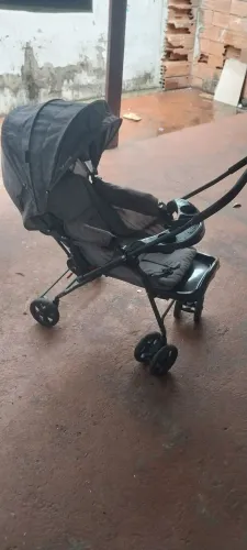 3 a 9 meses e tamanho 1 e 2 roupinhas de menino e carrinho
