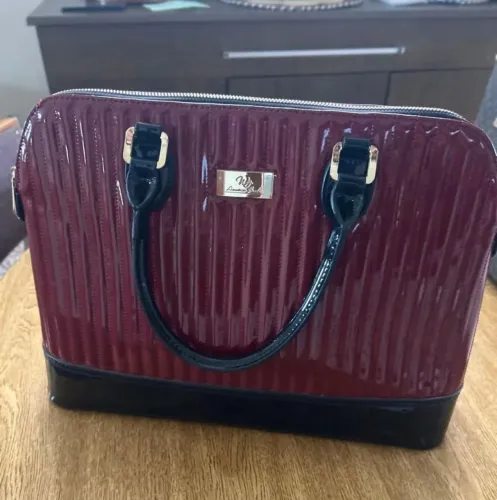 Bolsa tipo maleta grande em verniz
