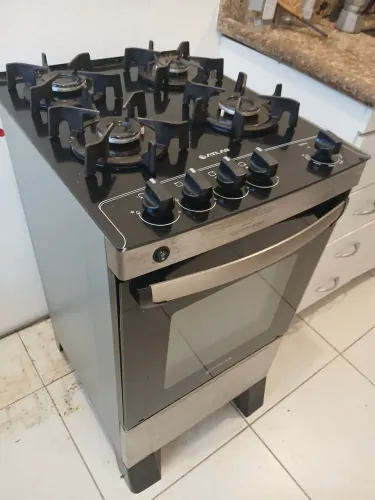 Fogão com forno potente assa que é uma beleza 
