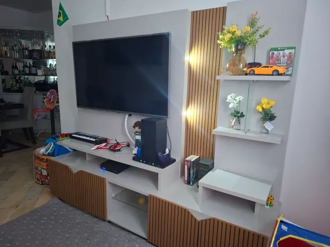 Vendo Estante Home Teather 210m Off White, com led e suporta tv ate 55 polegadas, 870,00