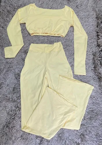 Conjunto top manga longa e calça flare