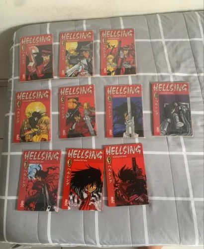 Coleção COMPLETA de todos os mangás de Hellsing 