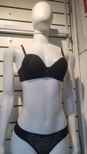 Vendo manequim semi novo