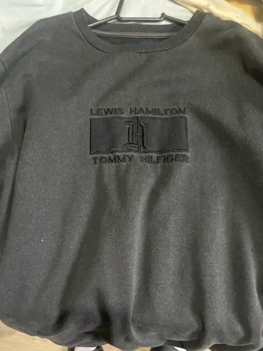 Blusa tommy Hilfiger e lewis Hamilton 