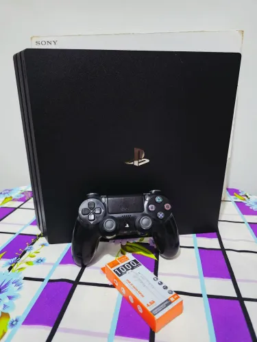 PlayStation 4 Pro 1Tb Seminovo + Jogo de Brinde.