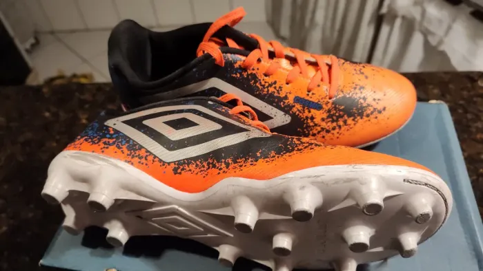 Chuteira de campo Umbro Cosmic - N°37
