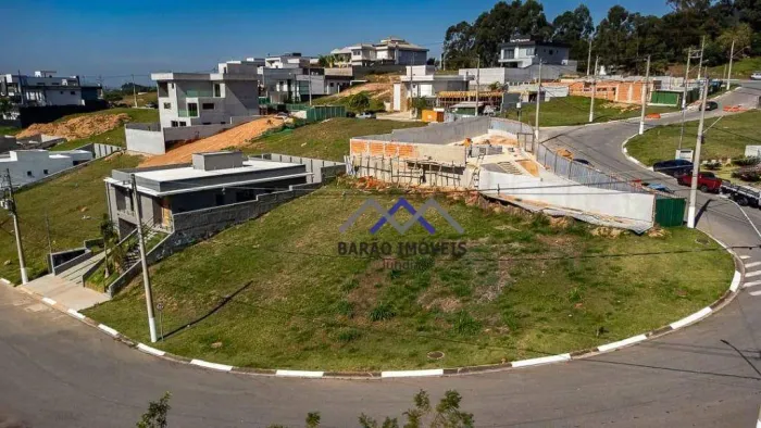Terreno de Esquina em Condomínio Fechado à venda, 751 m² por R$ 940.000 - Chácara Estela -