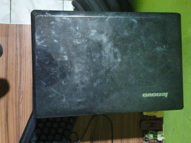 Vende-se Notebook Semi novo Instalado o Linux