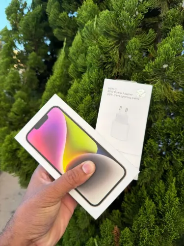 Vendo ou troco iPhone 14 Normal bateria ? 87%128 gb de memória
