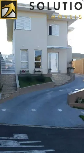 Casa à venda em Itatiba-SP: 3 quartos, 1 suíte, 1 sala, 3 banheiros, 3 vagas e 211m² no Lo