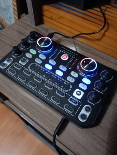 Kit Karaokê Completo: Mesa de Som X60 + 2 Mics Sem Fio + Caixinha Tronsmart Trip