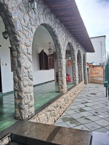 Linda xasa 4qtos, lote 525m2 + galpao