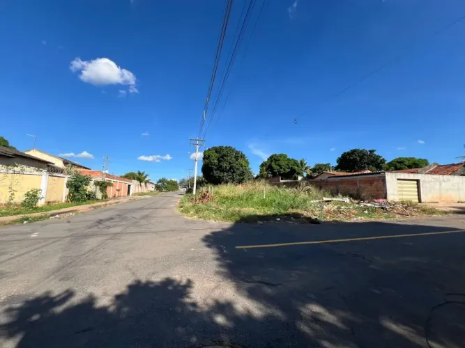 Lote de Esquina 372 mts Jardins Florença - Aparecida de Goiânia - GO