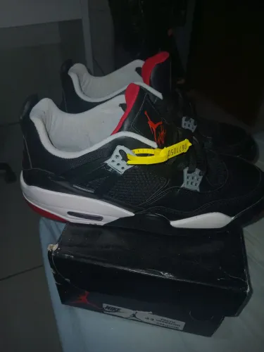 Vende se esse sapato .44