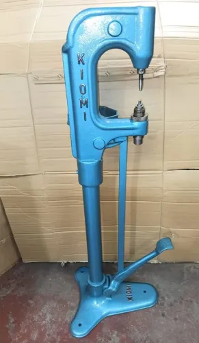 Rebitadeira de pedal em bom estado de conservação e funcionando