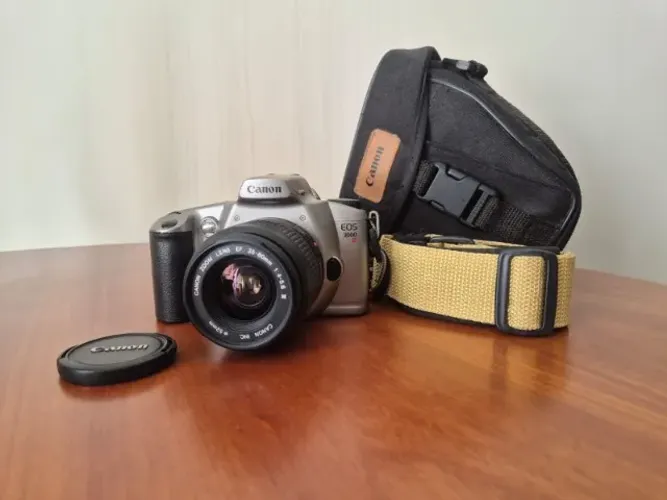 Canon EOS 3000 Analógica + Lente EF 35-80mm + Bolsa