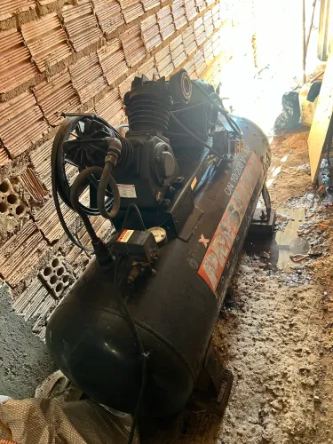 Compressor 200 litros, e 175 lbr, muito bem conservado