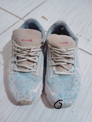 Tênis Nike feminino rosa e azul marinho