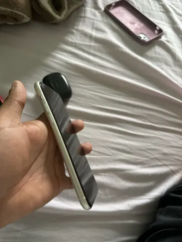 iPhone 11 está com a tela preta, apagou do nada. Seria bom pra retirada de peças