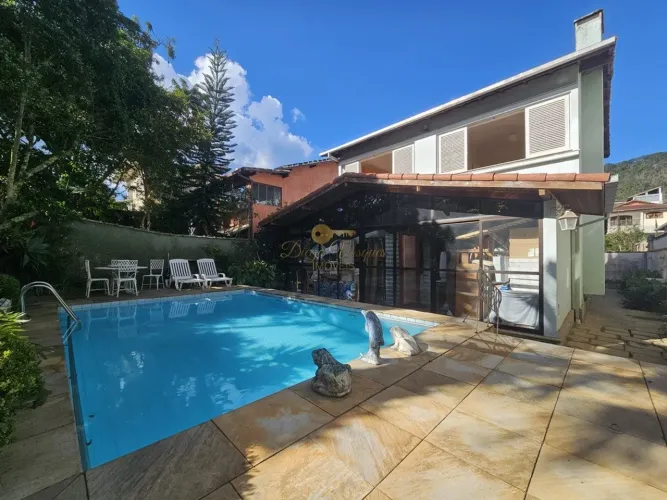 Casa para Venda em Teresópolis, Jardim Cascata, 3 dormitórios, 1 suíte, 3 banheiros, 1 vag