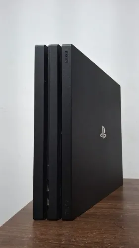 PS4 Pro Usado - Funcionando Perfeitamente  Vendo meu PS4 Pro em ótimo estado, funcionando 