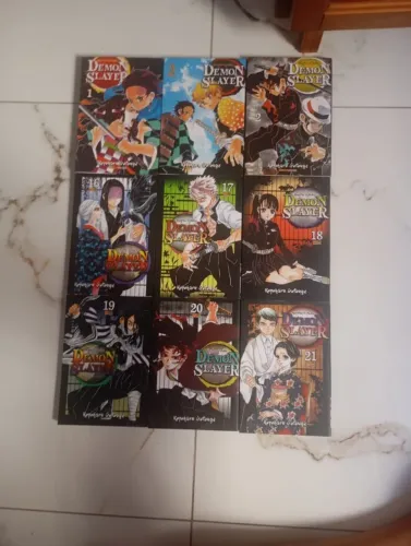 vende-se manga de kimetsu no Yaiba/Demon Slayer