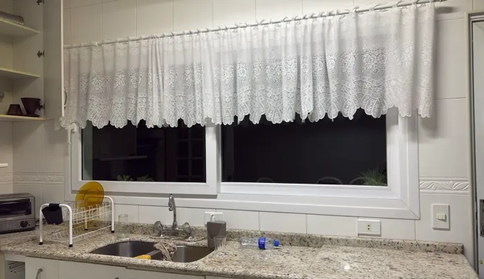 Janela de 230cm X 100cm em PVC e vidro laminado de excelente qualidade