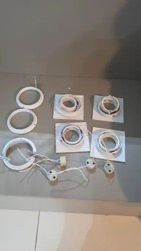Kit com 7 Spots de Embutir Direcionáveis - Brancos (Com Soquetes)
