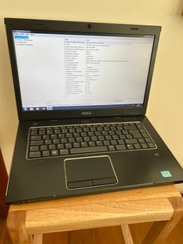 Notebook Dell Vostro 3550 funcionando