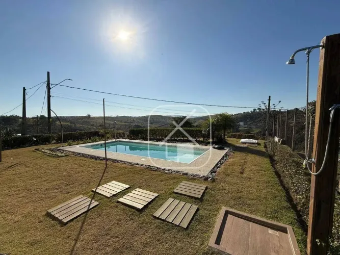 Casa Térrea à venda com Vista para o Lago no Condomínio Lago Dourado Jacareí/SP