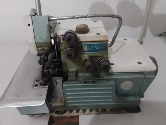 Máquina de costura industrial interlok