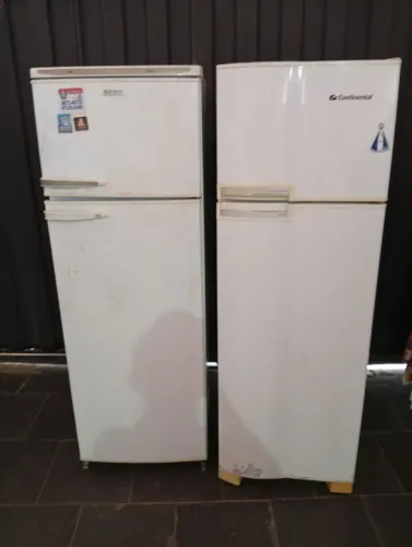 Vendo duas geladeira pra quem conserta 