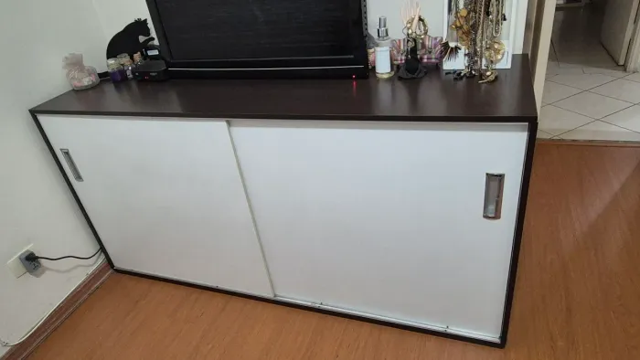 Sapateira branca/tabaco com 10 prateleiras de correr