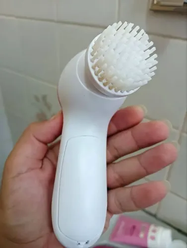 escova de limpeza facial e corporal 5 em 1 nova.
