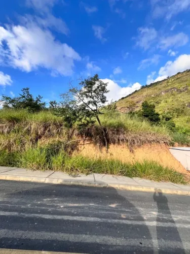 Terreno no Parque das Árvores- Cantagalo RJ
