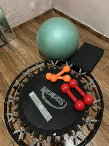 Vendo kit aeróbico usado, em ótimo estado. JUMP, HALTERES,STEP E BOLA PILATES.