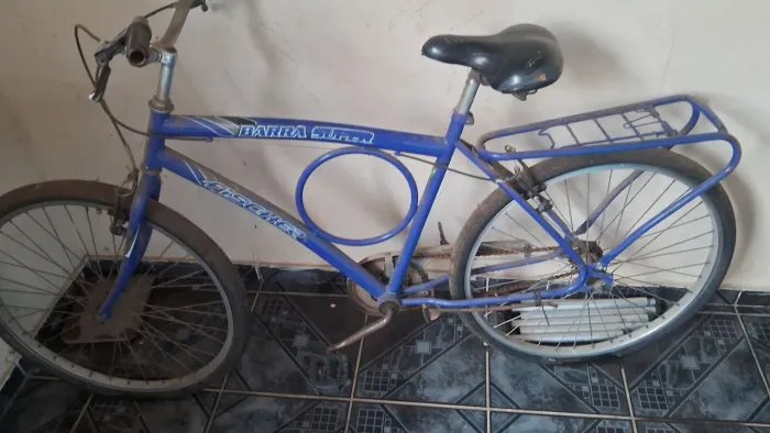 Vende -se bicicleta antiga.