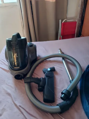 Aspirador de pó Electrolux semi novo