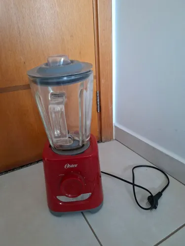 Liquidificador Oster com copo de vidro