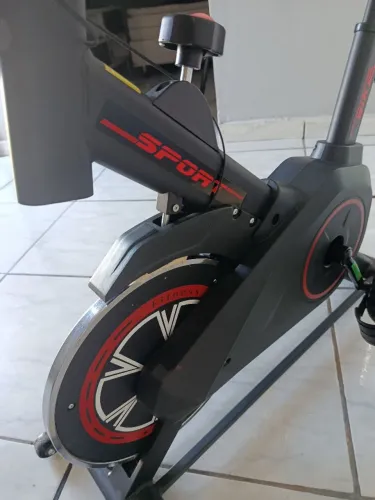 Bicicleta egometrica sport spining inércia 8kl suporta até 130 kg 
