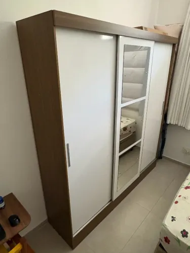 Guarda-Roupa 3 Portas / Roupeiro Espaçoso e Conservado - Oportunidade