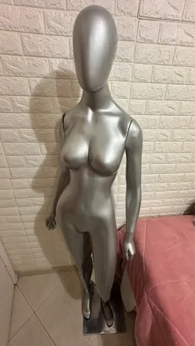 Vende-se manequim