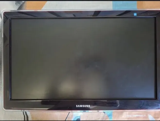 TV/Monitor LCD Samsung P2470HN